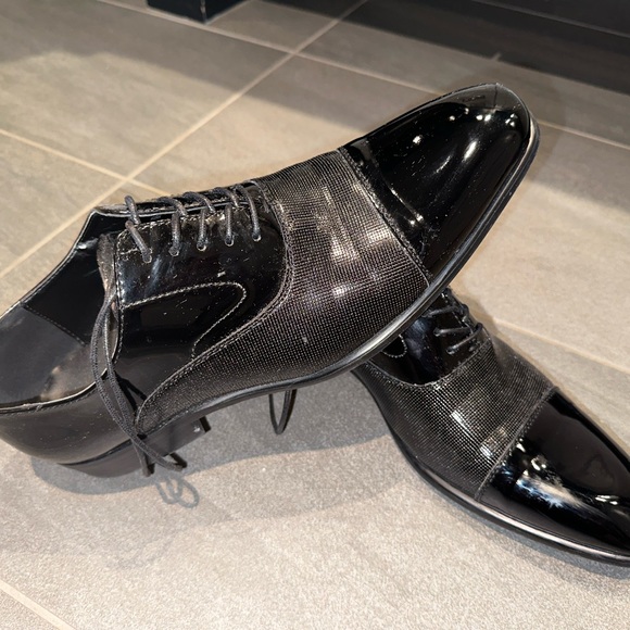 Men’s Kenneth Cole shoe Size 9 worm once for a wedding and been sitting since. - Picture 5 of 6